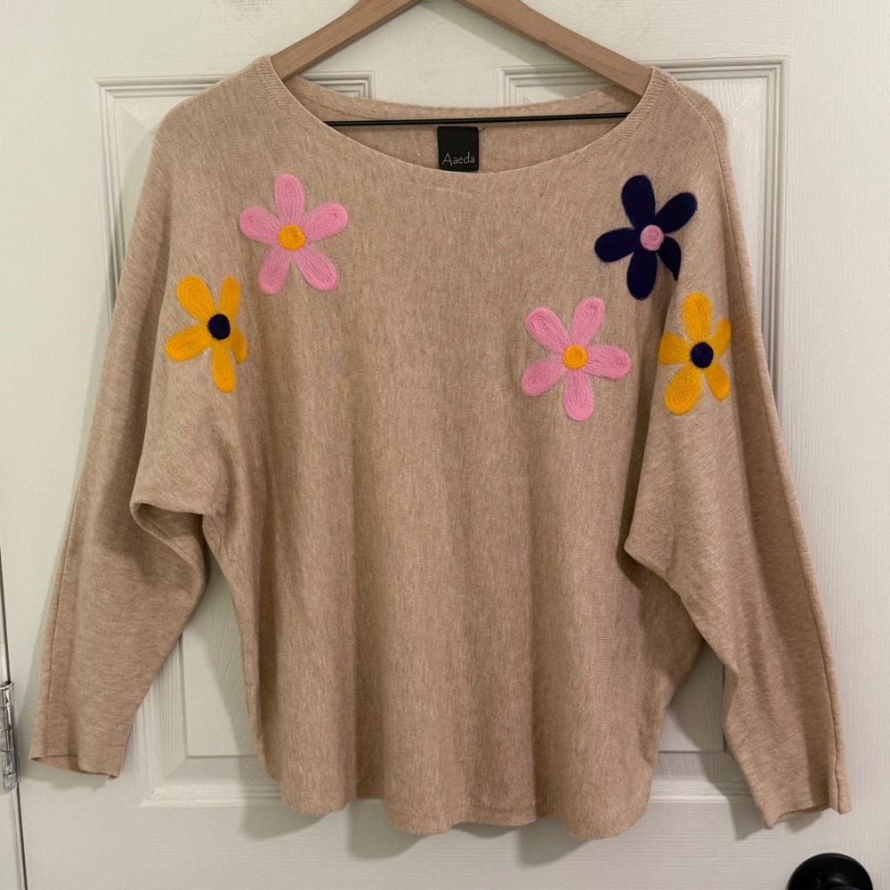 Aaeda Floral Applique Sweater Women Medium Beige NWT Oversized Soft Girl Cottage